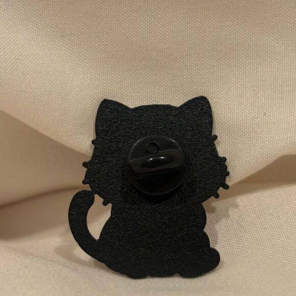 KPop Demon Hunters Anime Derpy Tiger Lapel Enamel Pin NEW Blue Tiger Sitting - Picture 3 of 3